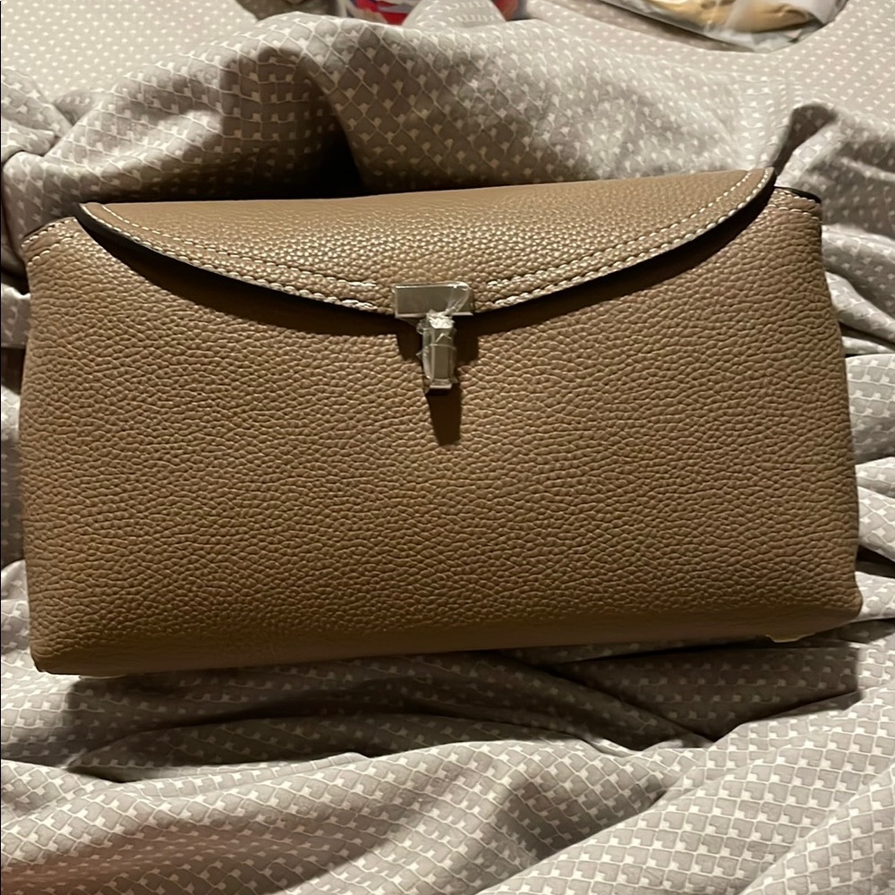 Elegant Tan Leather Clutch